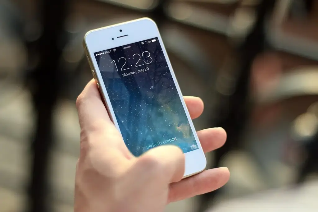 Mobile view of a B2B landing page with slow load time indicator